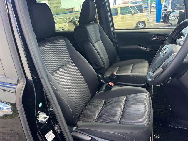 TOYOTA VOXY HYBRID 2018