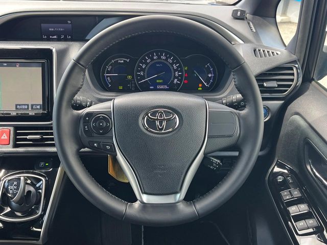 TOYOTA VOXY HYBRID 2018