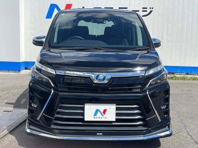 TOYOTA VOXY HYBRID 2018