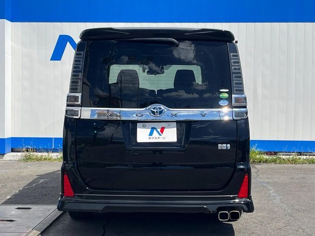 TOYOTA VOXY HYBRID 2018