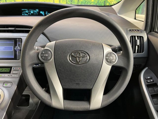 TOYOTA PRIUS 2013