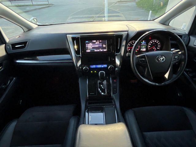 TOYOTA VELLFIRE 2015