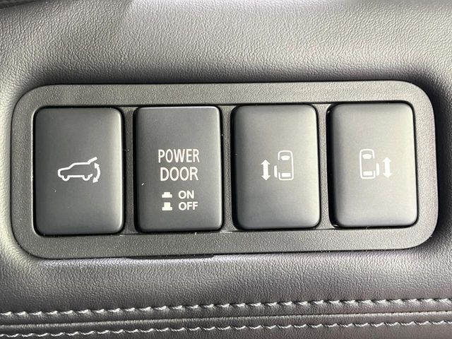 MITSUBISHI DELICA D:5 4WD 2023