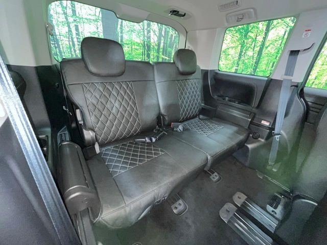 MITSUBISHI DELICA D:5 4WD 2023