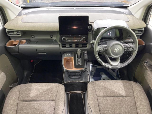 TOYOTA SIENTA HYBRID 2022