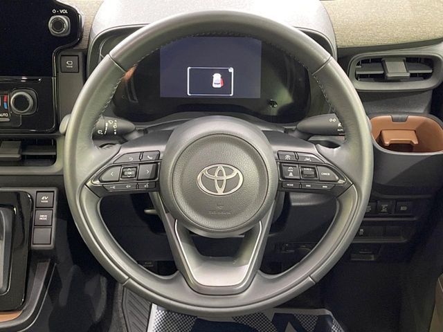 TOYOTA SIENTA HYBRID 2022