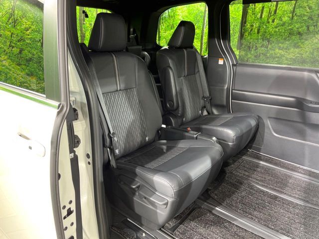 TOYOTA NOAH HYBRID 2023