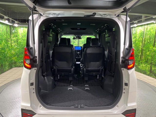 TOYOTA NOAH HYBRID 2023