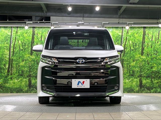 TOYOTA NOAH HYBRID 2023
