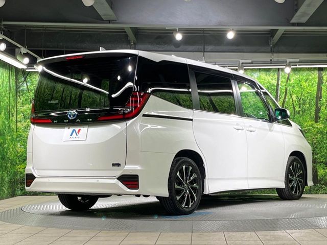 TOYOTA NOAH HYBRID 2023