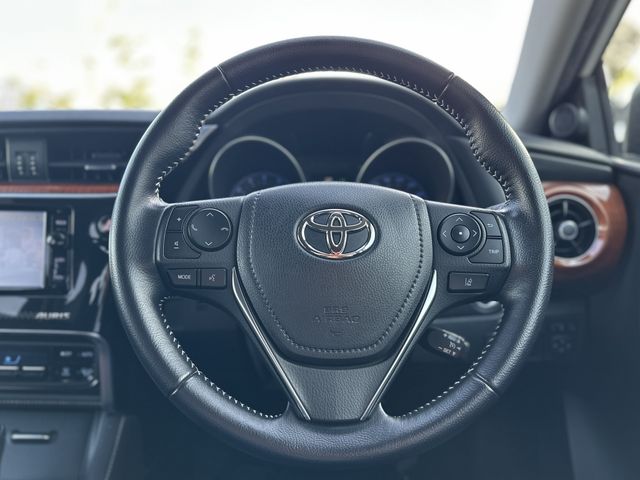 TOYOTA AURIS 2015
