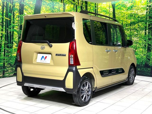 DAIHATSU TANTO FAN CROSS 2024
