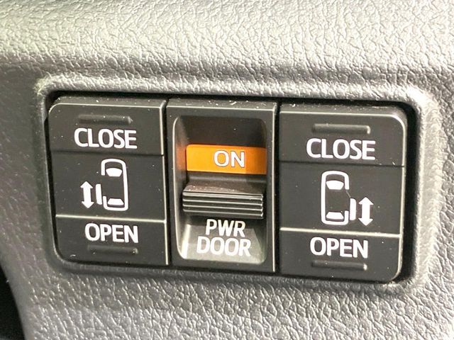 TOYOTA SIENTA HYBRID 2018