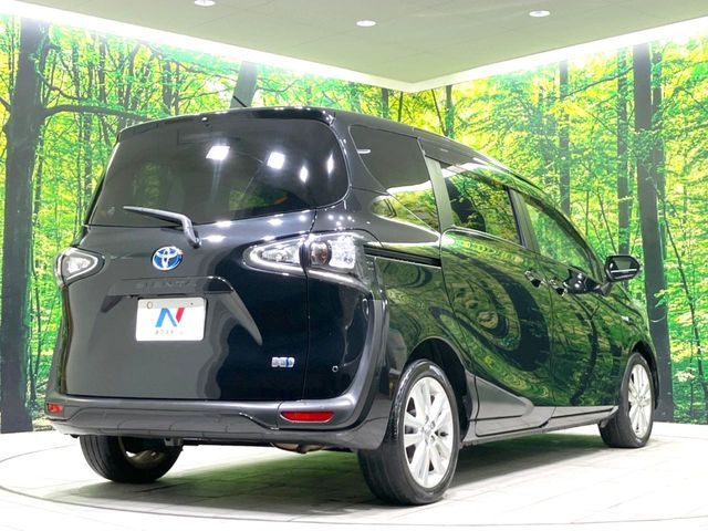 TOYOTA SIENTA HYBRID 2018