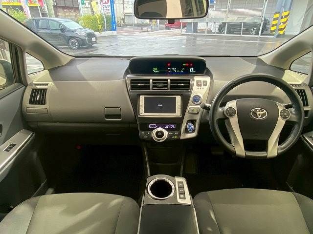 TOYOTA PRIUS Alpha 2012