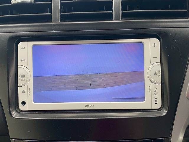 TOYOTA PRIUS Alpha 2012