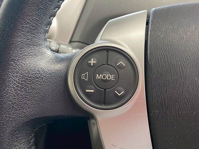 TOYOTA PRIUS Alpha 2012