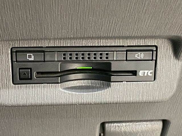 TOYOTA PRIUS Alpha 2012