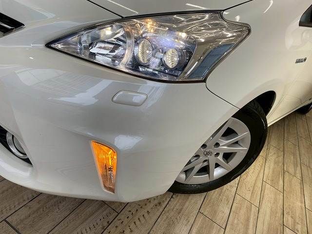 TOYOTA PRIUS Alpha 2012