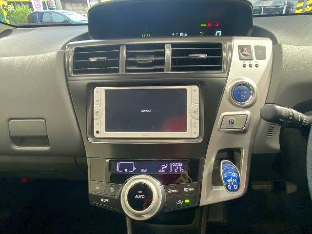 TOYOTA PRIUS Alpha 2012