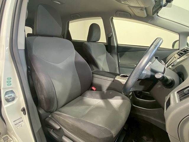 TOYOTA PRIUS Alpha 2012