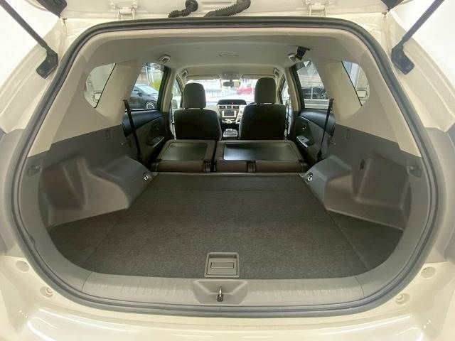 TOYOTA PRIUS Alpha 2012