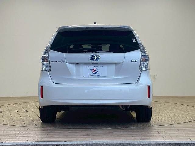 TOYOTA PRIUS Alpha 2012