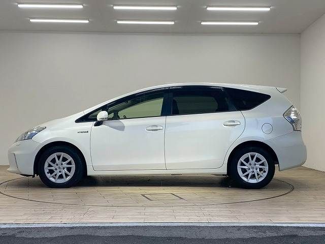 TOYOTA PRIUS Alpha 2012