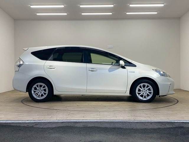TOYOTA PRIUS Alpha 2012