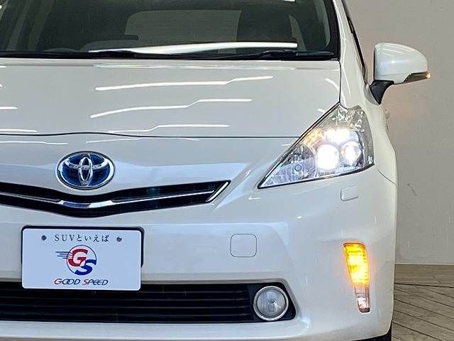 TOYOTA PRIUS Alpha 2012