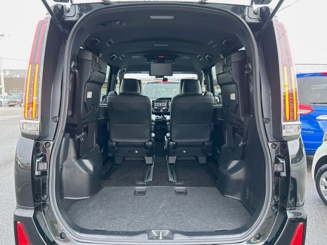 TOYOTA NOAH 2017