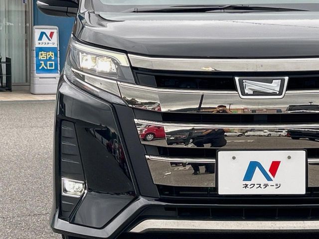 TOYOTA NOAH 2017