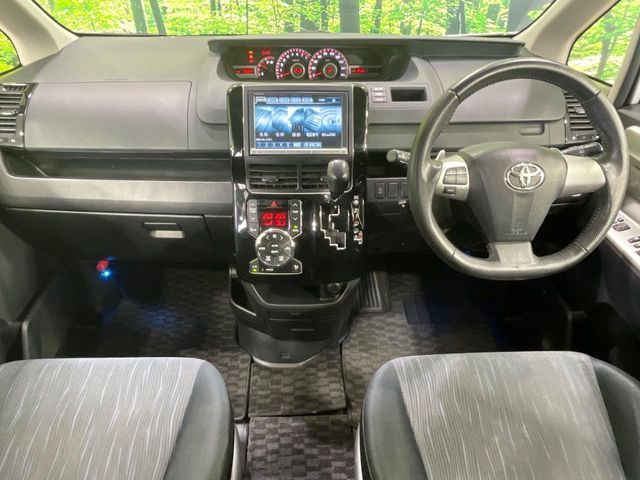 TOYOTA NOAH 2012