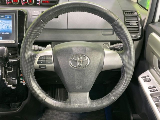 TOYOTA NOAH 2012