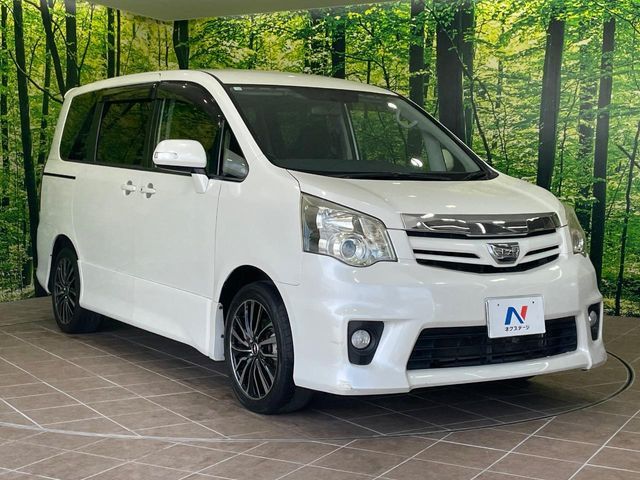 TOYOTA NOAH 2012