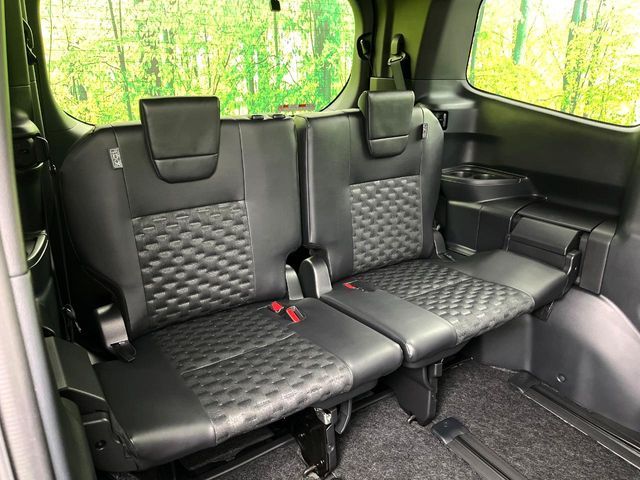 TOYOTA VOXY HYBRID 2022