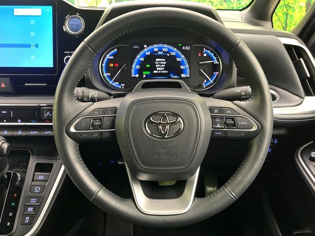 TOYOTA VOXY HYBRID 2022