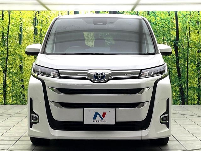 TOYOTA NOAH HYBRID 2022