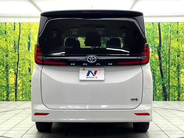 TOYOTA NOAH HYBRID 2022