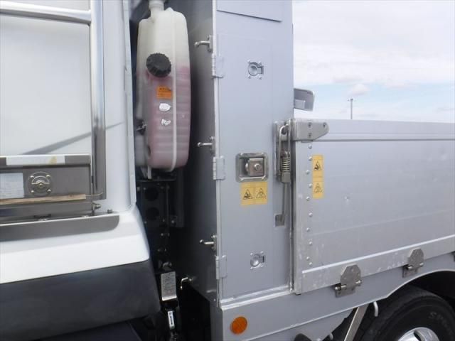 MITSUBISHI FUSOU SUPER GREAT 2018