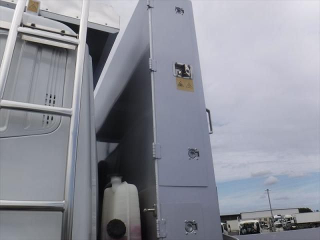 MITSUBISHI FUSOU SUPER GREAT 2018