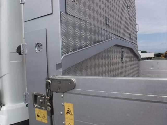 MITSUBISHI FUSOU SUPER GREAT 2018