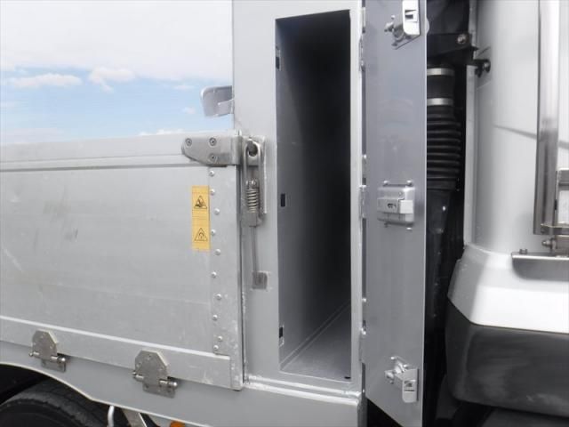 MITSUBISHI FUSOU SUPER GREAT 2018