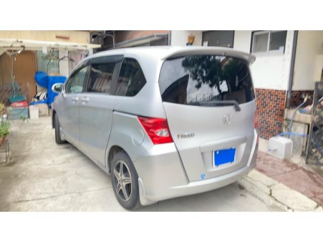 HONDA FREED 2009