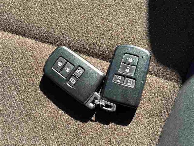 TOYOTA SIENTA HYBRID 2018