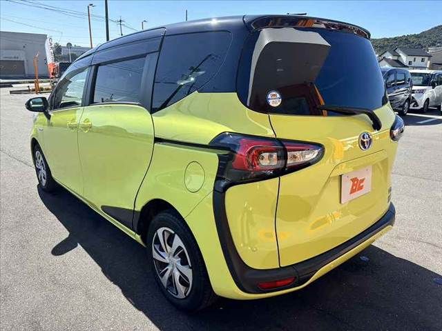 TOYOTA SIENTA HYBRID 2018