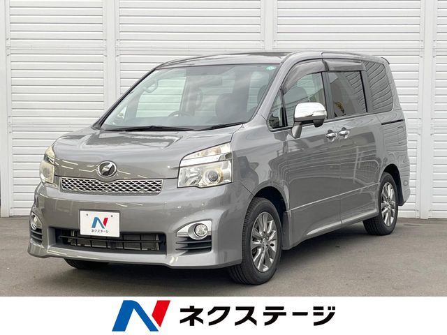 TOYOTA VOXY 2013