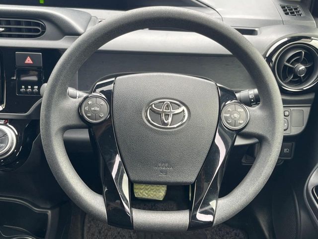 TOYOTA AQUA 2016