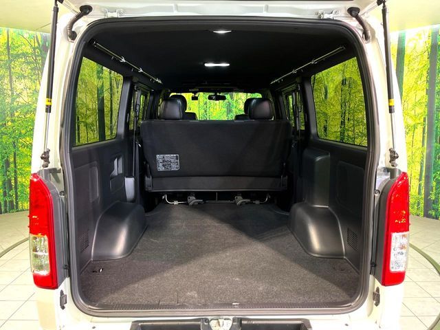 TOYOTA HIACE van 4WD 2018