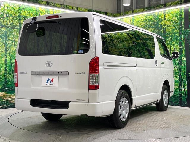 TOYOTA HIACE van 4WD 2018